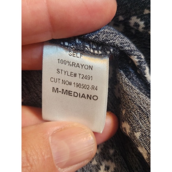 Blush 🖤 J  Medium‎ Black/white Flowers Wide Sleeve Elastic Waist Cropped Blouse - Picture 5 of 8